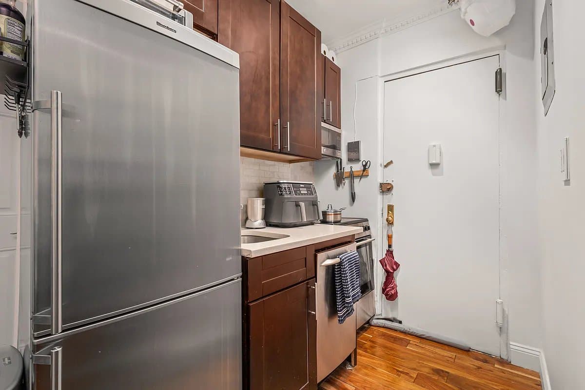 2 bed apartment at 102 Christopher Street, Unit 4F, West Village, photo 4 of 4