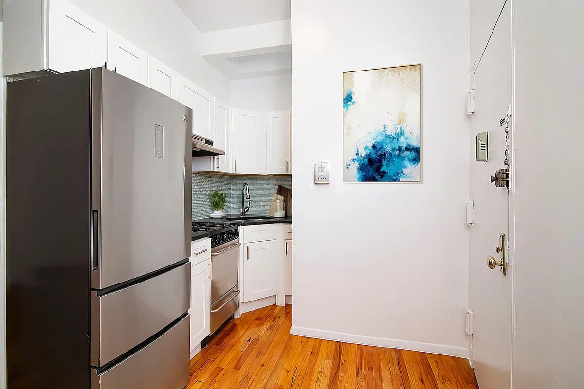 1 bed apartment at 400 East 53rd Street, Unit 2C, Midtown East, photo 3 of 4