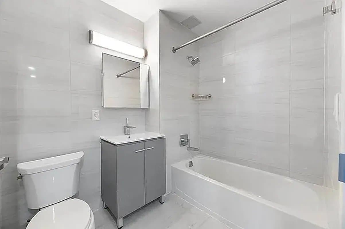 1 bed apartment at 91-09 Roosevelt Avenue, Unit 731, Jackson Heights, photo 4 of 12