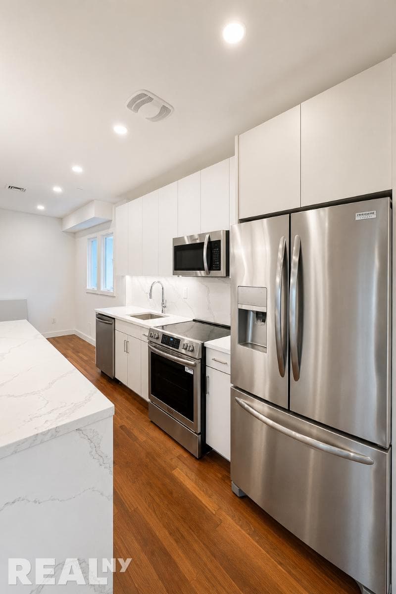 4 bed apartment at 20 Terrace Place, Unit PHF, Windsor Terrace, photo 5 of 17
