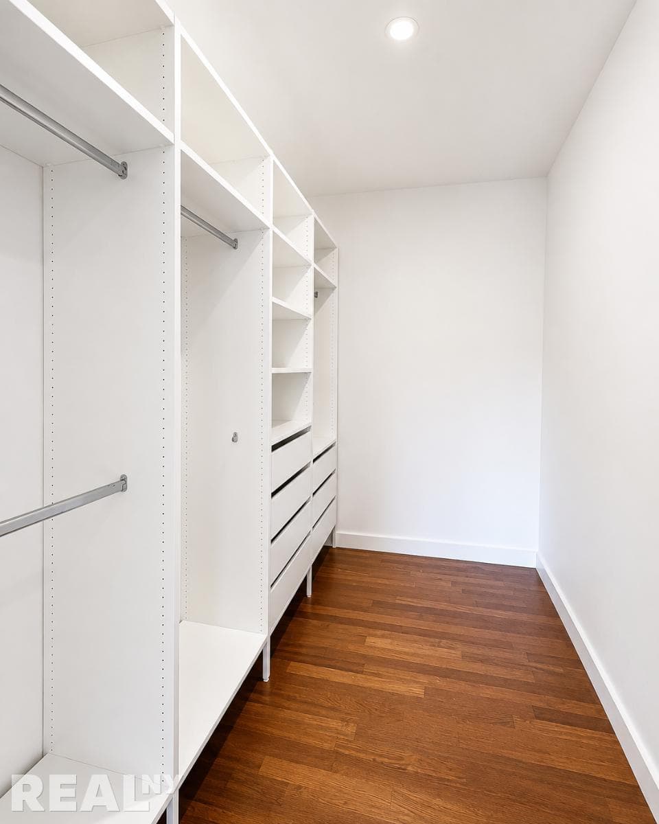 4 bed apartment at 20 Terrace Place, Unit PHF, Windsor Terrace, photo 9 of 17