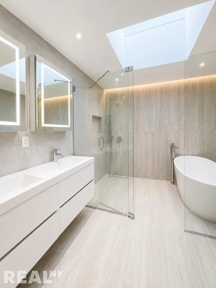 4 bed apartment at 20 Terrace Place, Unit PHF, Windsor Terrace, photo 13 of 17