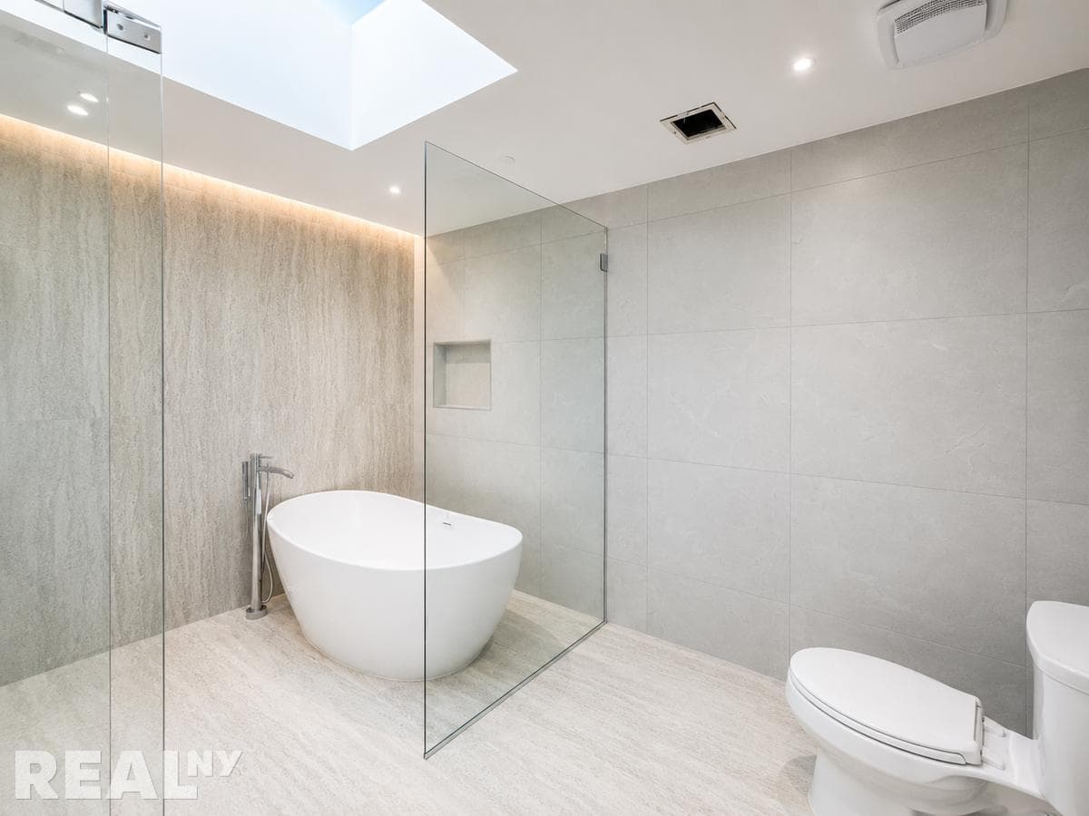 4 bed apartment at 20 Terrace Place, Unit PHF, Windsor Terrace, photo 14 of 17