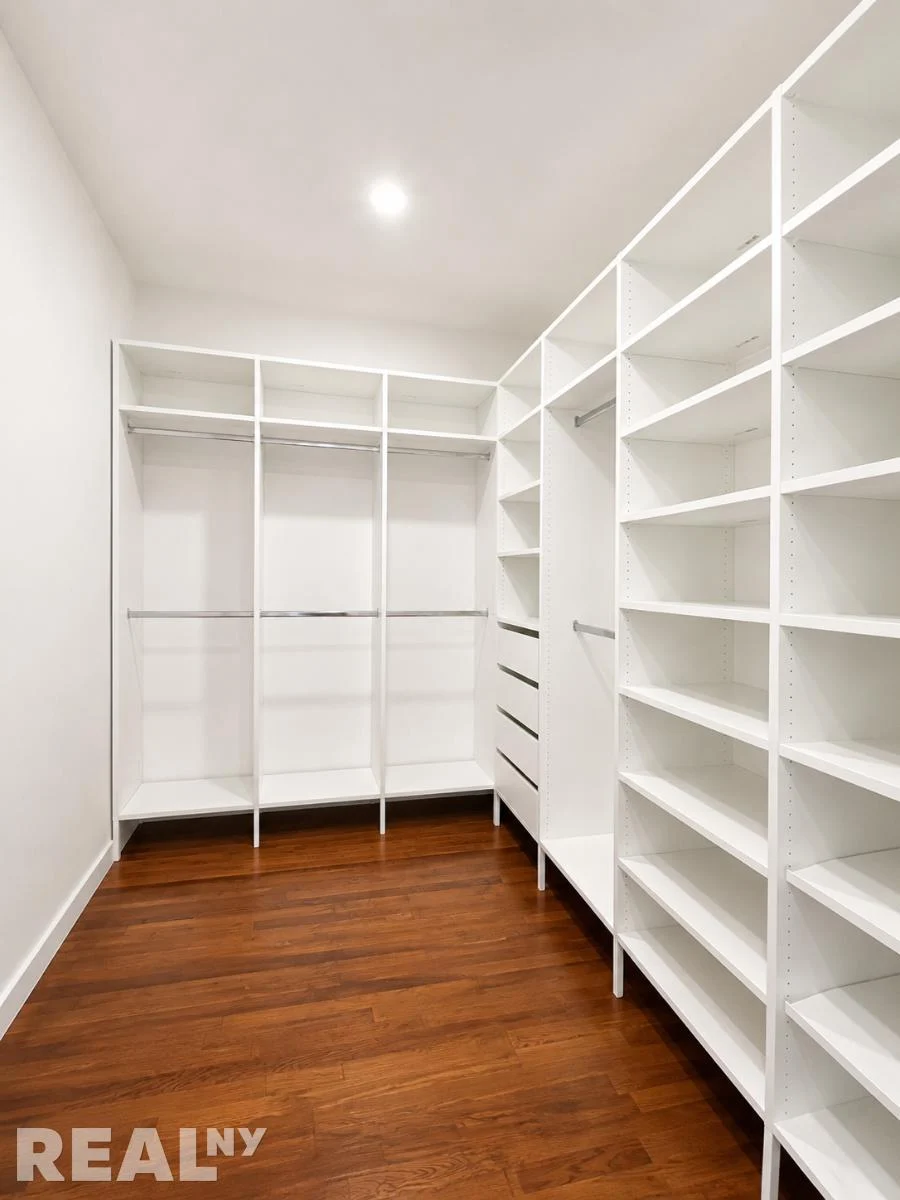 4 bed apartment at 20 Terrace Place, Unit PHF, Windsor Terrace, photo 12 of 17