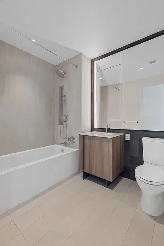 Studio apartment at 171 Chrystie Street, Unit 15A, Lower East Side, photo 3 of 17