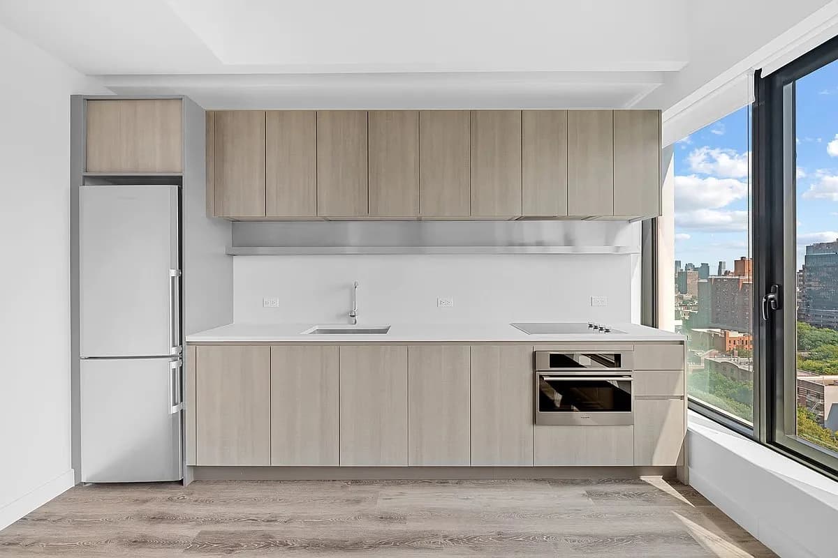 Studio apartment at 171 Chrystie Street, Unit 15A, Lower East Side, photo 2 of 17