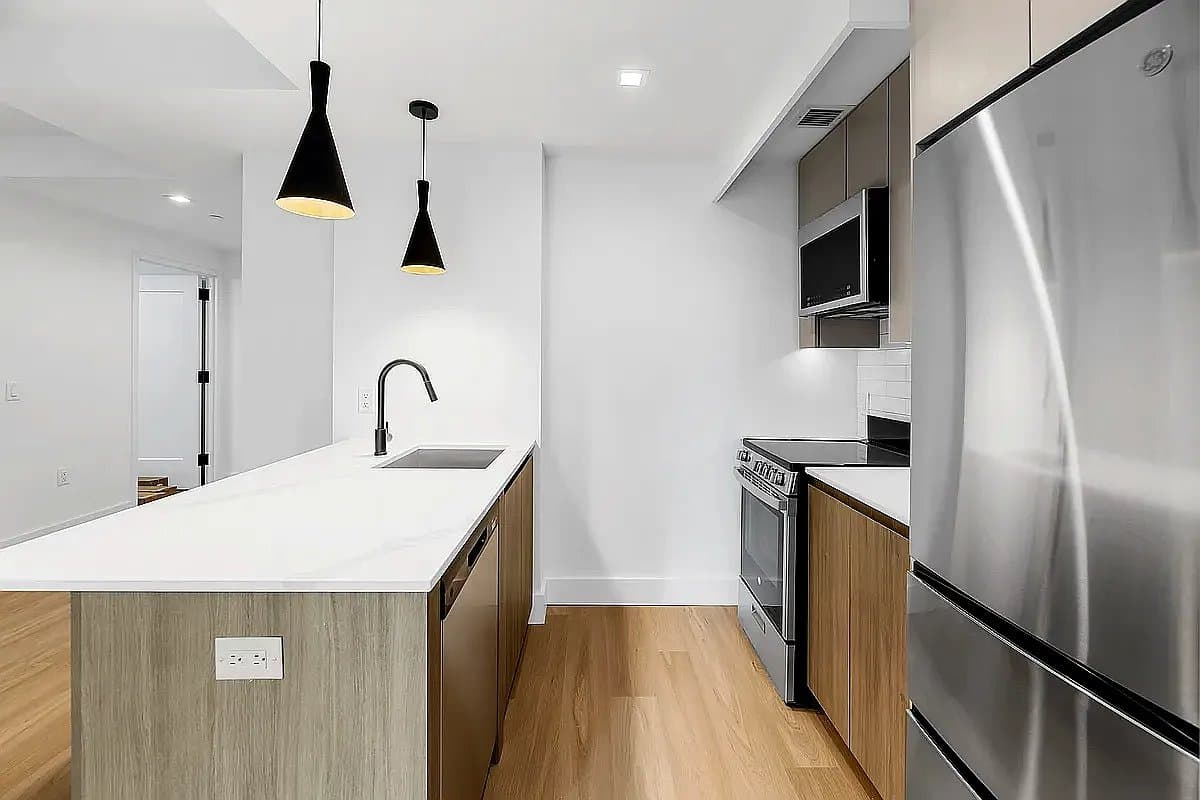 3 bed apartment at 63 Pitt Street, Unit 8A, Lower East Side, photo 6 of 7