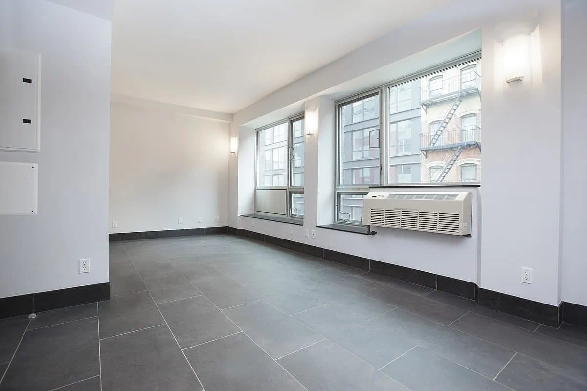 Studio apartment at 164 Attorney Street, Unit 302, Lower East Side, photo 2 of 5