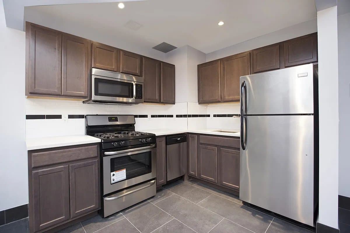 Studio apartment at 164 Attorney Street, Unit 302, Lower East Side, photo 3 of 5