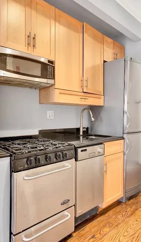 2 bed apartment at 89 Clinton Street, Unit 3B, Lower East Side, photo 4 of 5