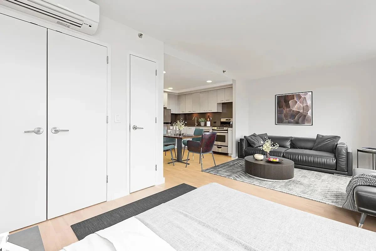 Studio apartment at 31-57 31st Street, Unit 602, Astoria, photo 4 of 6