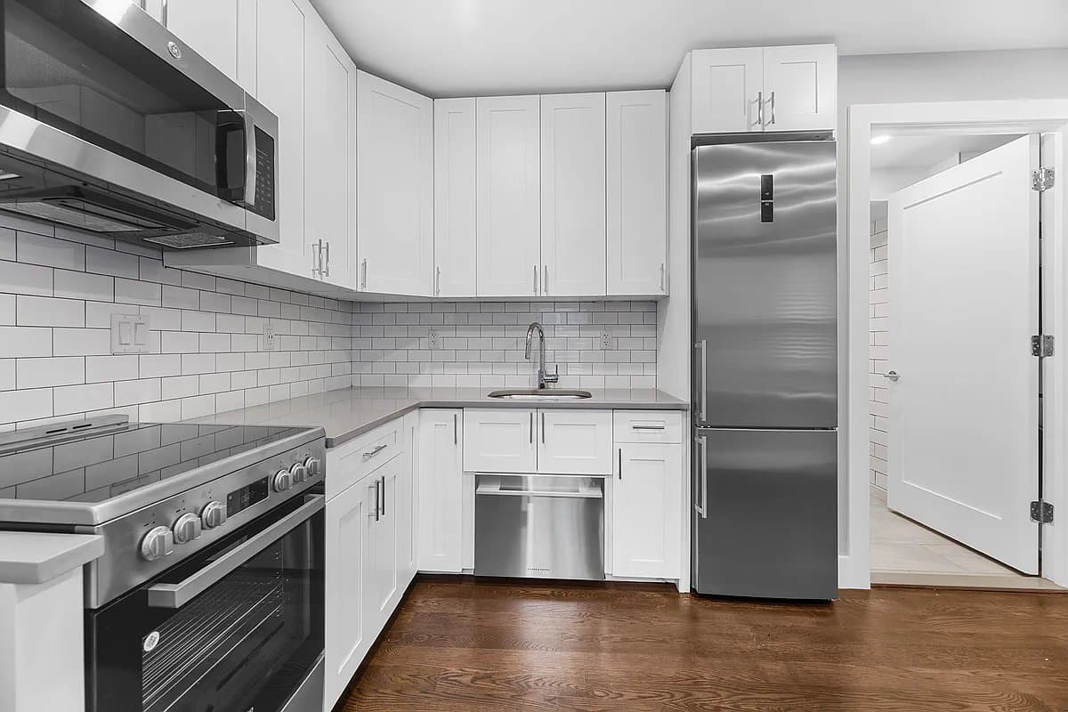 153 East 26th Street, photo 2
