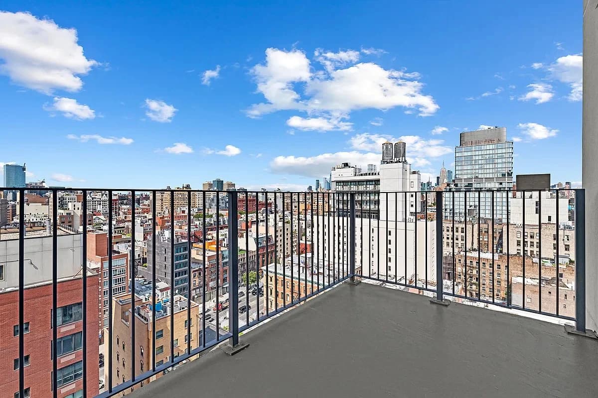 1 bed apartment at 171 Chrystie Street, Unit 15E, Lower East Side, photo 1 of 20