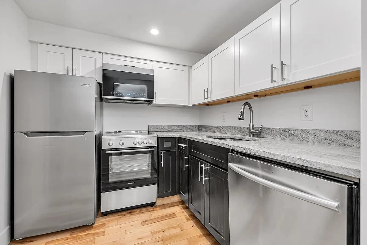 3 bed apartment at 404 West 22nd Street, Unit 1A, Chelsea, photo 6 of 10