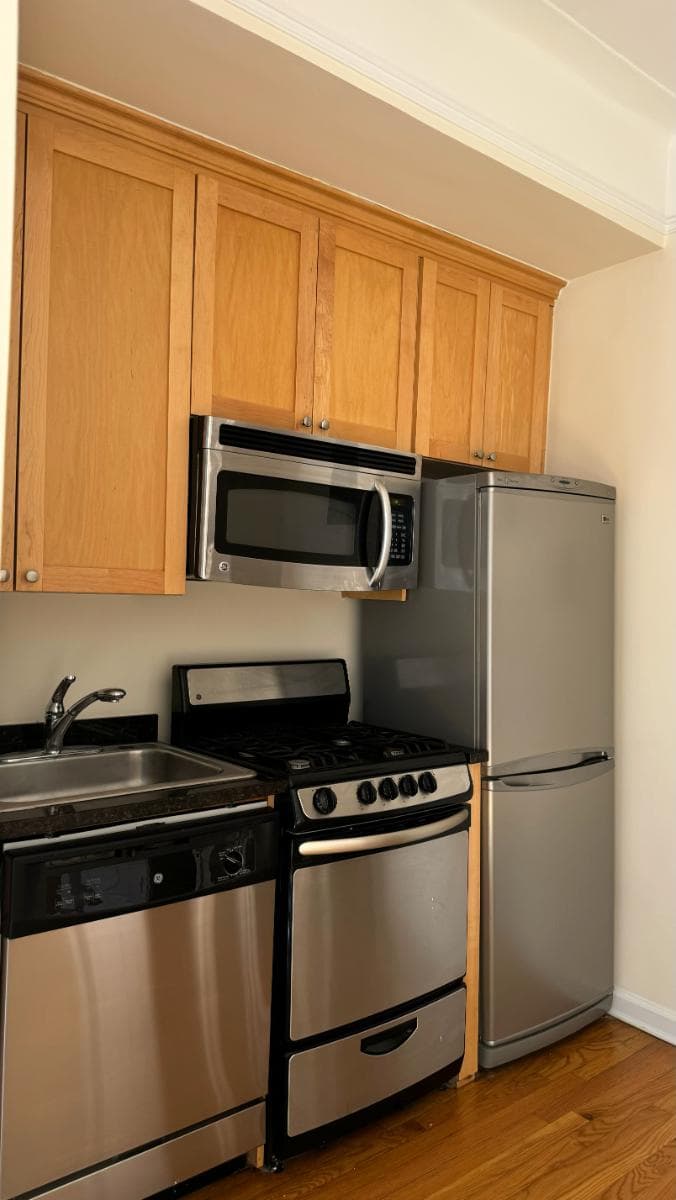 Studio apartment at 117 W 13th St, Unit 53, West Village, photo 2 of 4