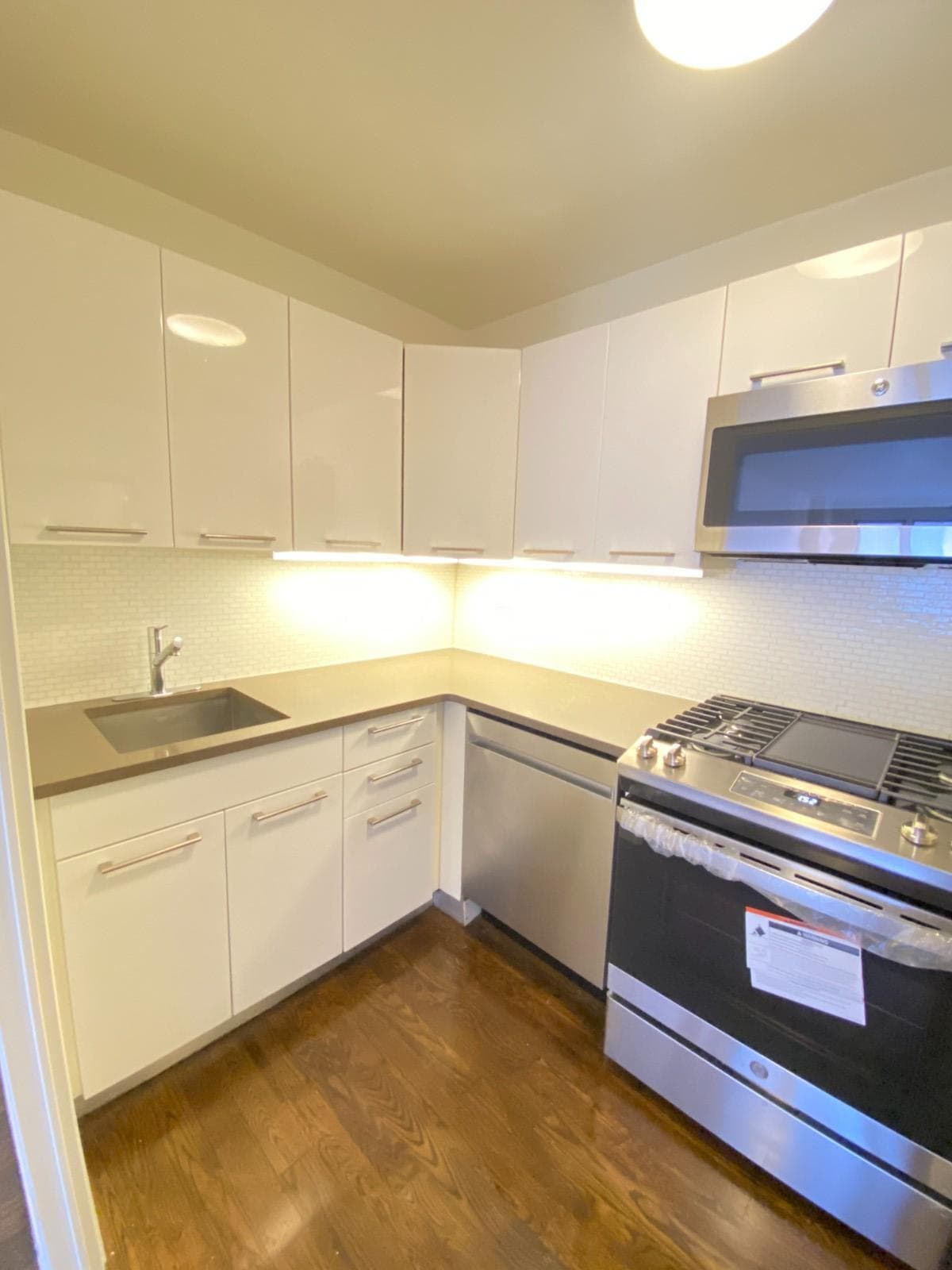 1 bed apartment at 220 E 63rd St, Unit 4K, Upper East Side, photo 3 of 5