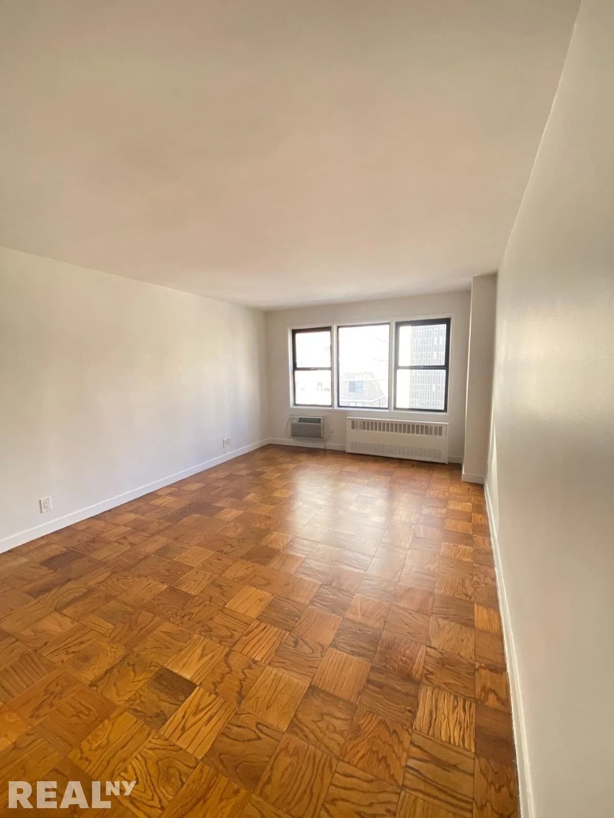 Studio apartment at 236 E 36th St, Unit 8A, Murray Hill, photo 2 of 9
