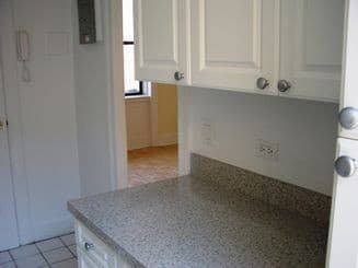 305 W 45th St, photo 3