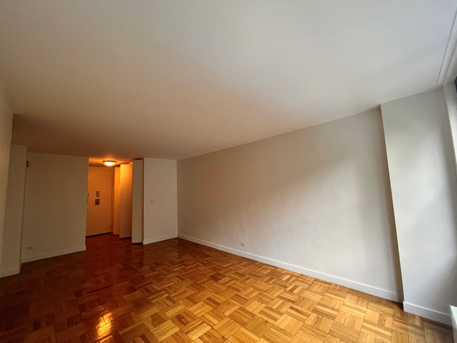 Studio apartment at 333 E 49th St, Unit 3P, Midtown East, photo 2 of 6