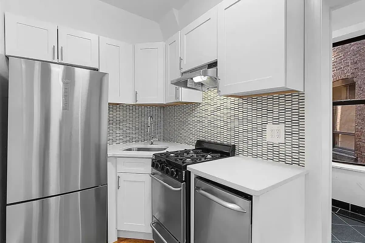3 bed apartment at 243 Henry Street, Unit 2A, Lower East Side, photo 5 of 7