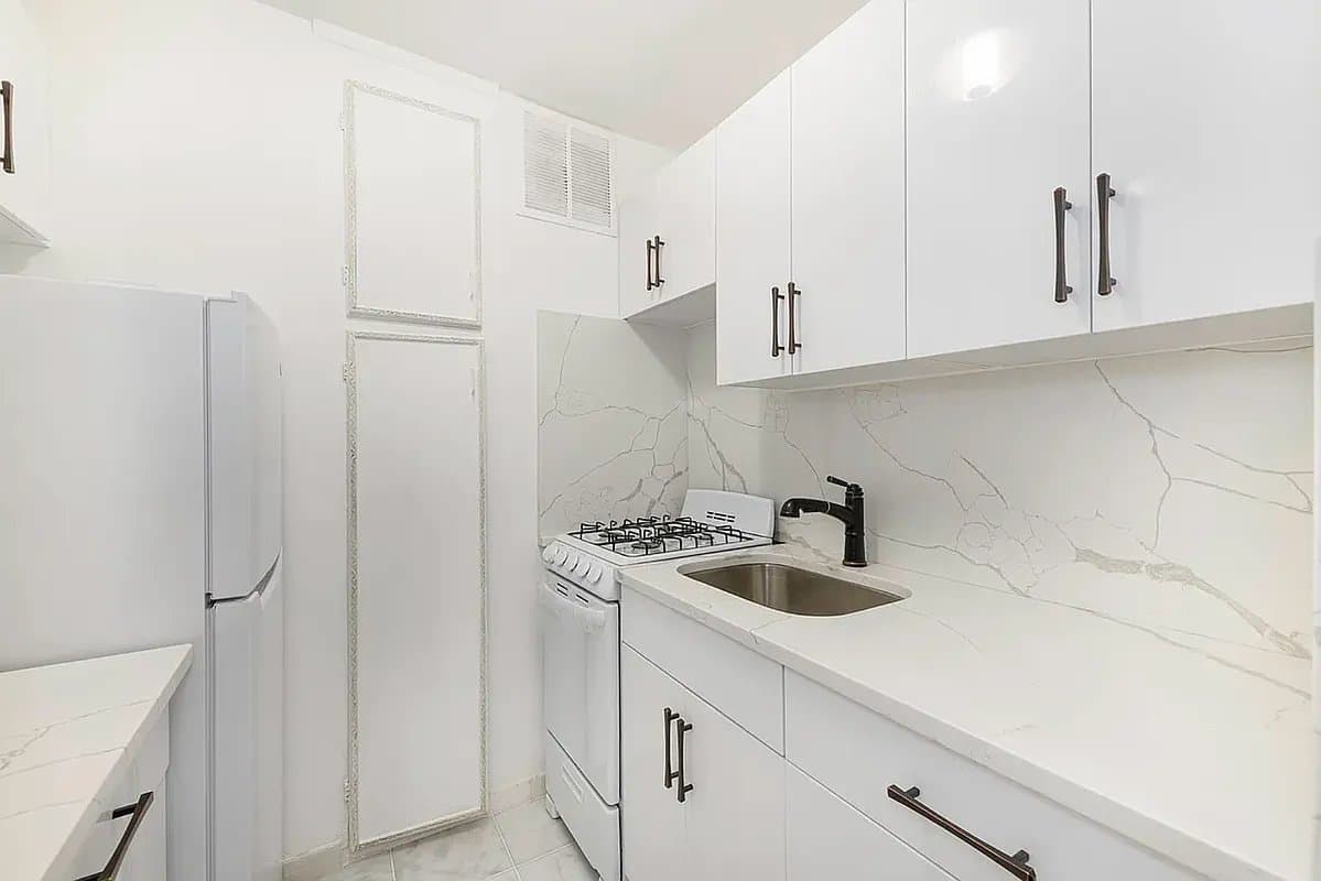 79 West 12th Street, photo 3