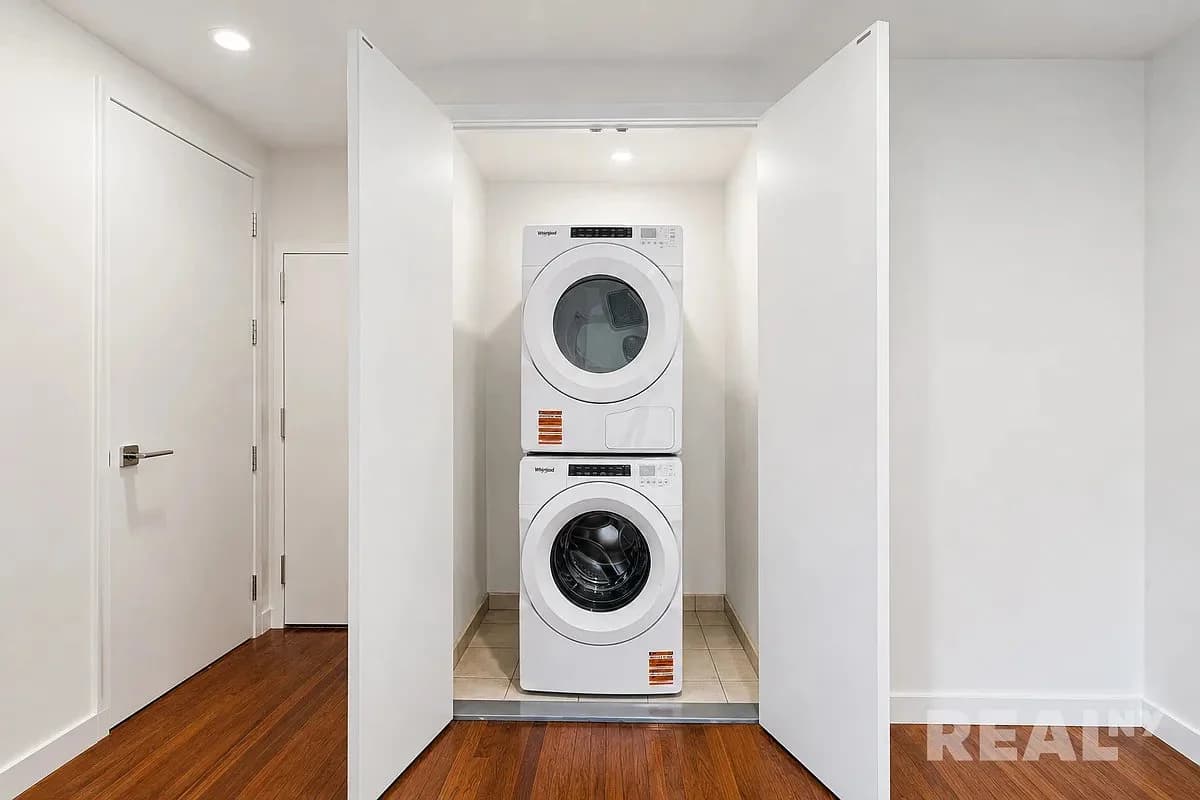 3 bed apartment at 20 Terrace Place, Unit PHH, Windsor Terrace, photo 13 of 18