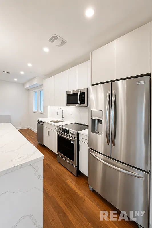3 bed apartment at 20 Terrace Place, Unit PHH, Windsor Terrace, photo 10 of 18