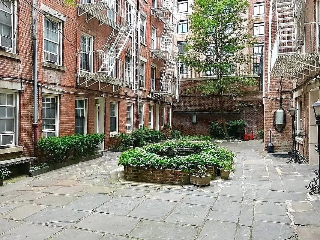 Studio apartment at 224 Sullivan Street, Unit C21, Greenwich Village, photo 4 of 7