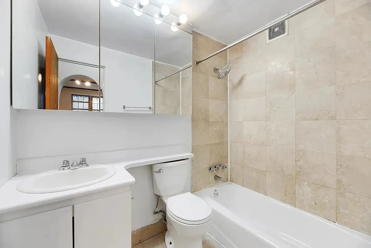 Studio apartment at 224 Sullivan Street, Unit C21, Greenwich Village, photo 2 of 7