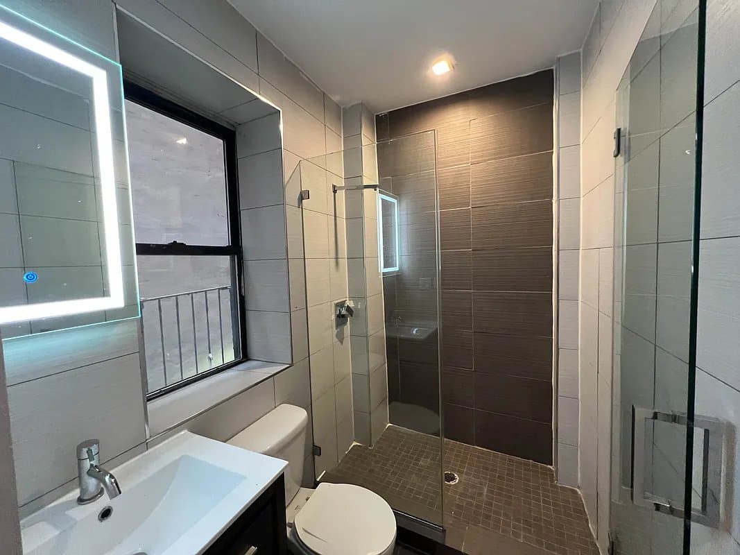 Studio apartment at 411 East 118th Street, Unit 1C, Harlem, photo 4 of 5