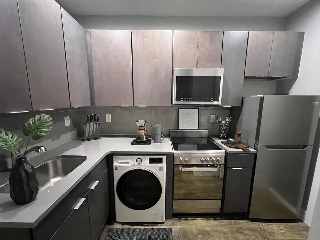 Studio apartment at 411 East 118th Street, Unit 1C, Harlem, photo 2 of 5