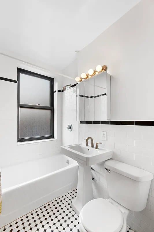 1 bed apartment at 101 East 116th Street, Unit 4F, Harlem, photo 4 of 5