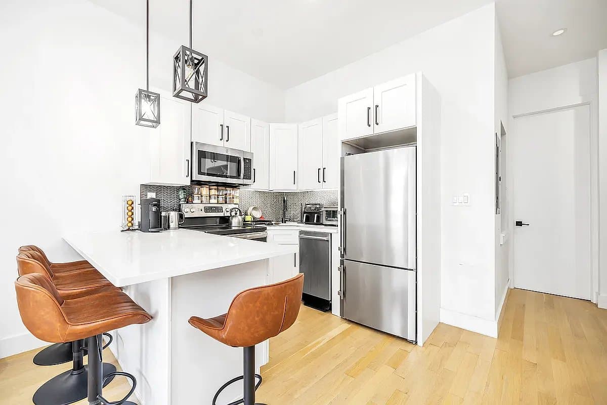 304 Columbus Avenue, photo 3