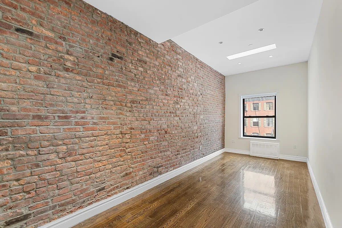 Studio apartment at 316 West 14th Street, Unit 23, Chelsea, photo 2 of 4