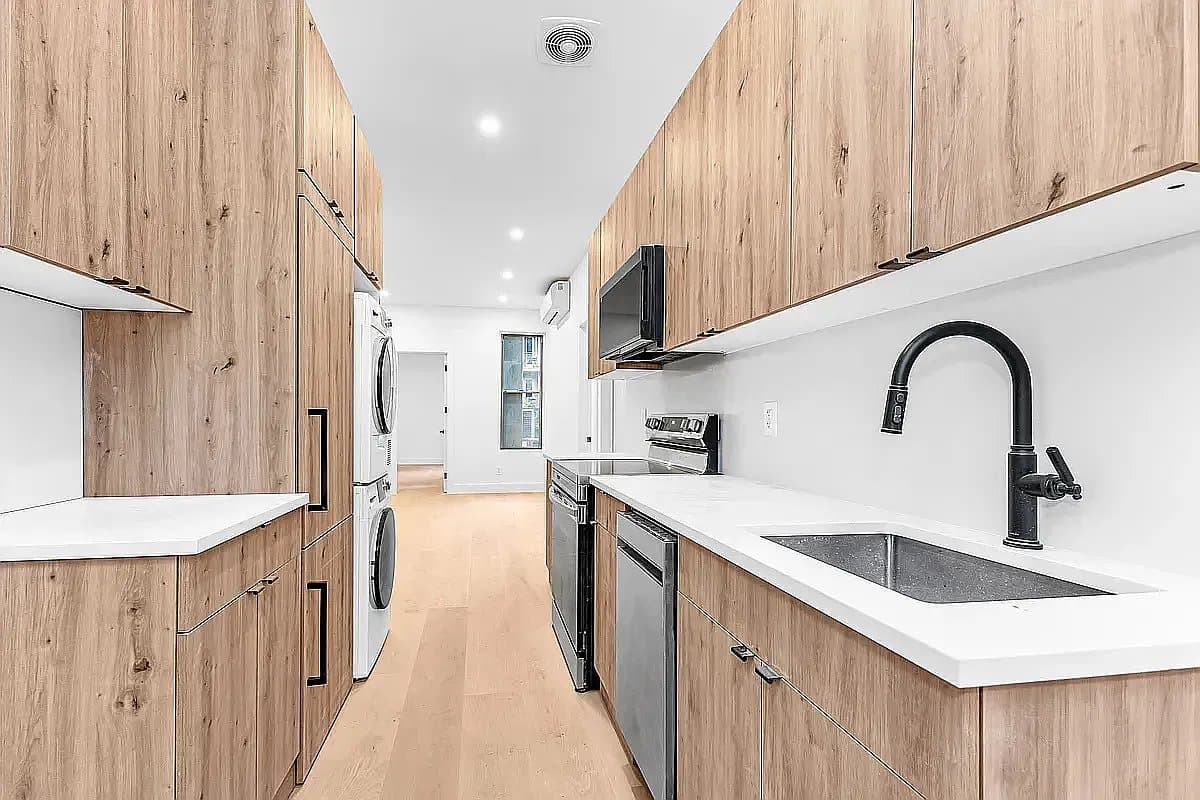 3 bed apartment at 175 South 4th Street, Unit 3, Williamsburg, photo 6 of 7