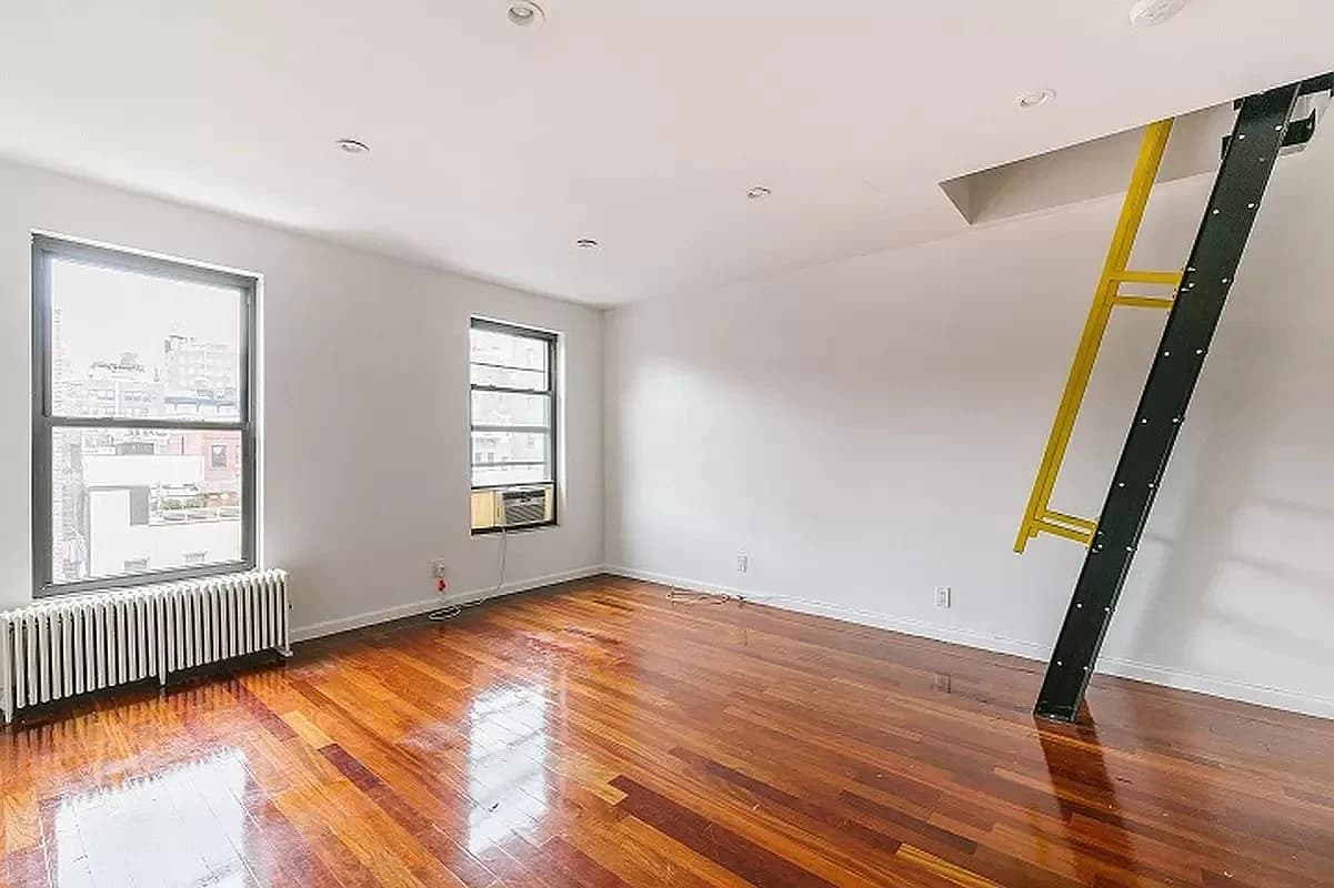 235 West 14th Street, photo 3