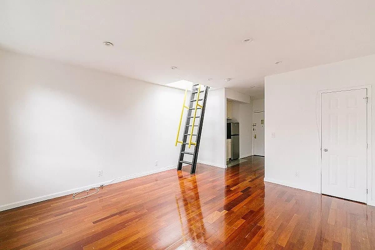 Studio apartment at 235 West 14th Street, Unit D4, Chelsea, photo 7 of 11