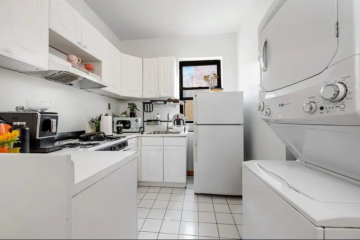 2 bed apartment at 2 Bank Street, Unit 17, West Village, photo 5 of 7