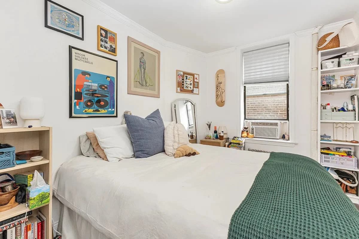 318 East 11th Street, photo 2