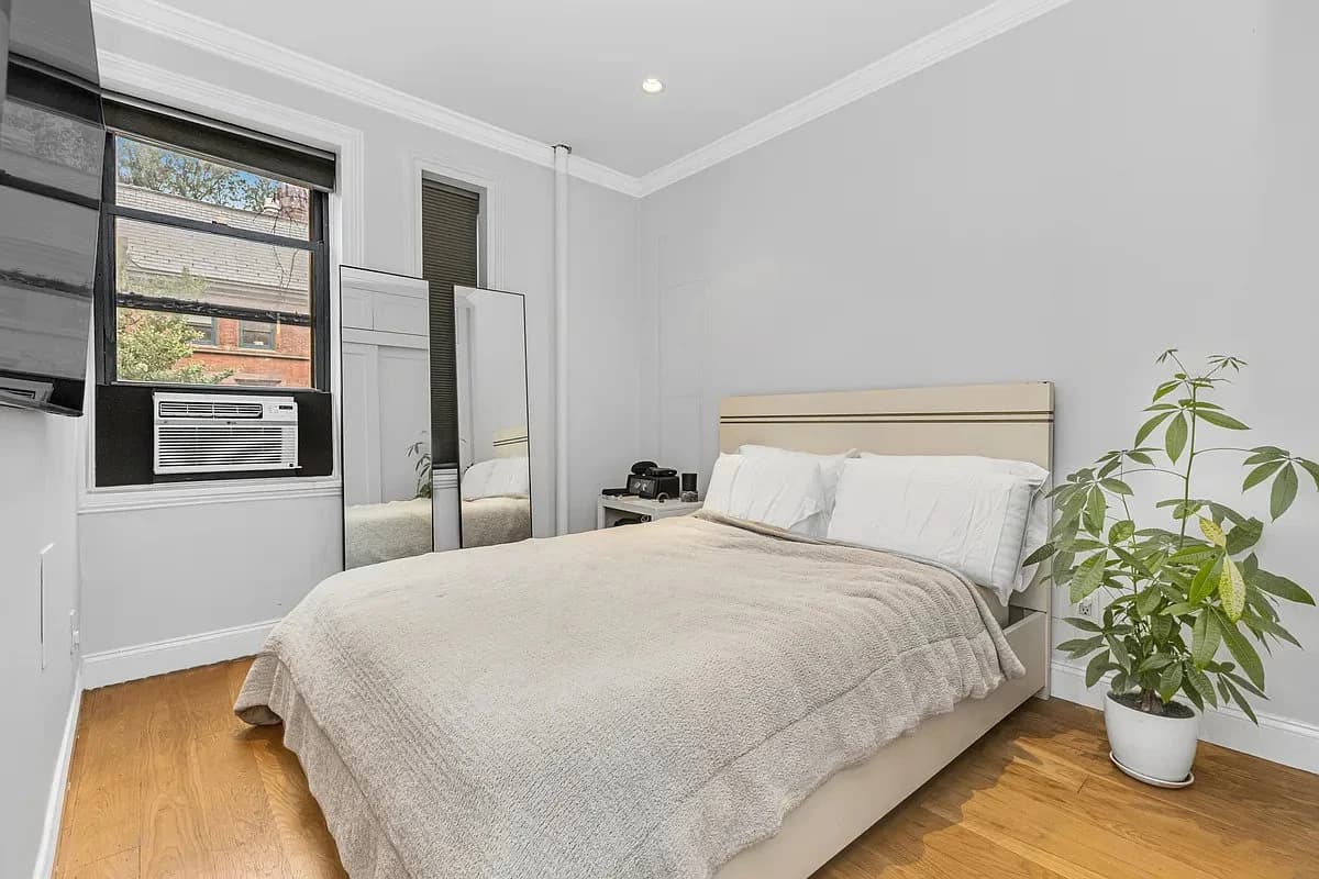 421 West 21st Street, photo 3