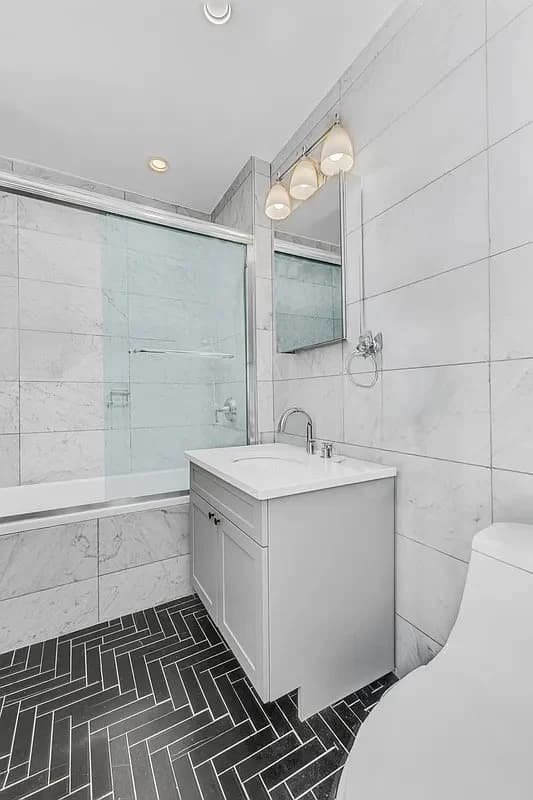 421 West 21st Street, photo 5