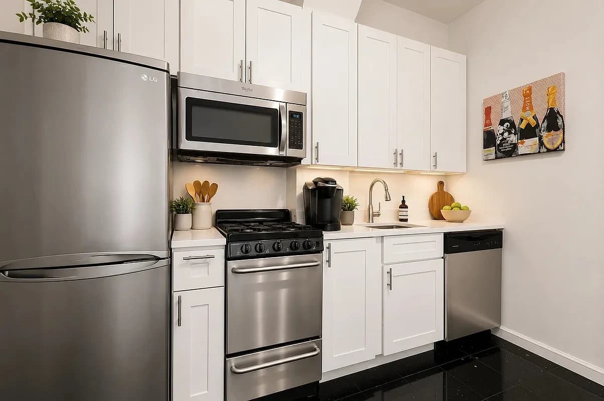 220 Sullivan Street, photo 3