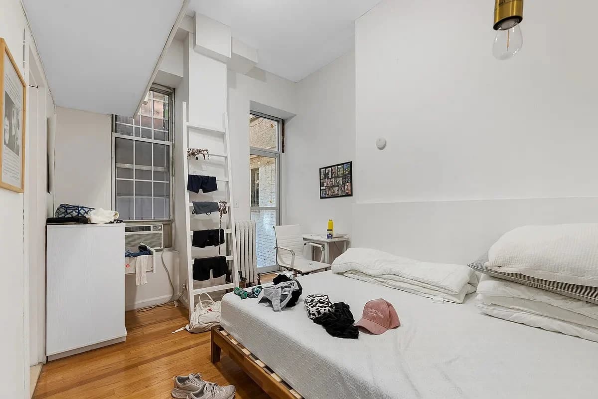 220 Sullivan Street, photo 5