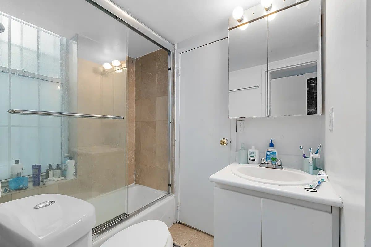 3 bed apartment at 220 Sullivan Street, Unit 1B, Greenwich Village, photo 6 of 9