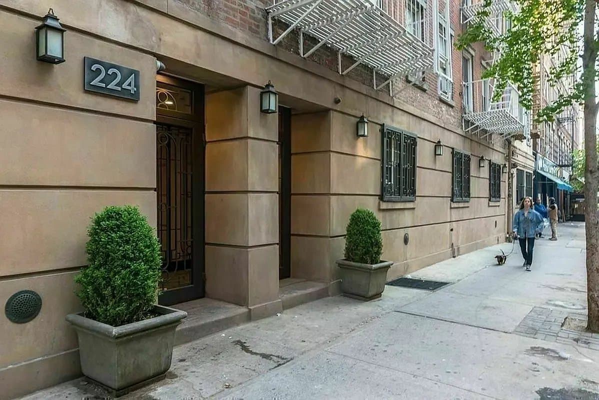 Studio apartment at 224 Sullivan Street, Unit B2, Greenwich Village, photo 3 of 6