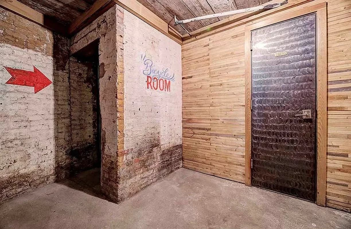 2 bed apartment at 207 Madison Street, Unit 14, Chinatown, photo 6 of 9