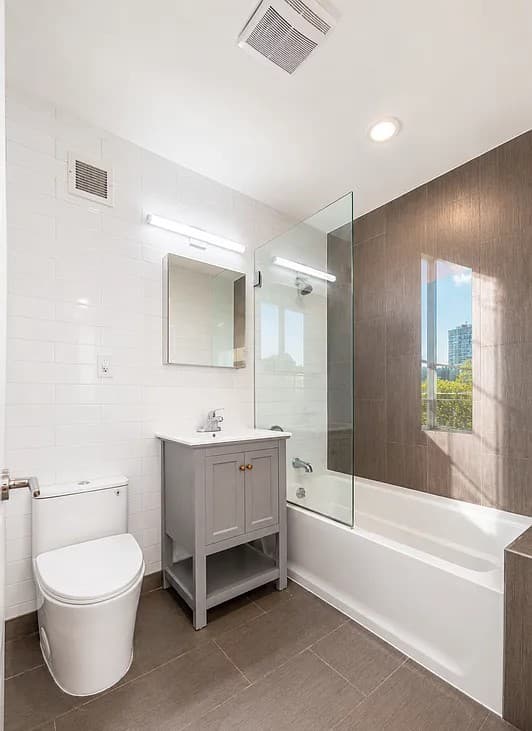 1 bed apartment at 122 Boerum Street, Williamsburg, photo 6 of 6