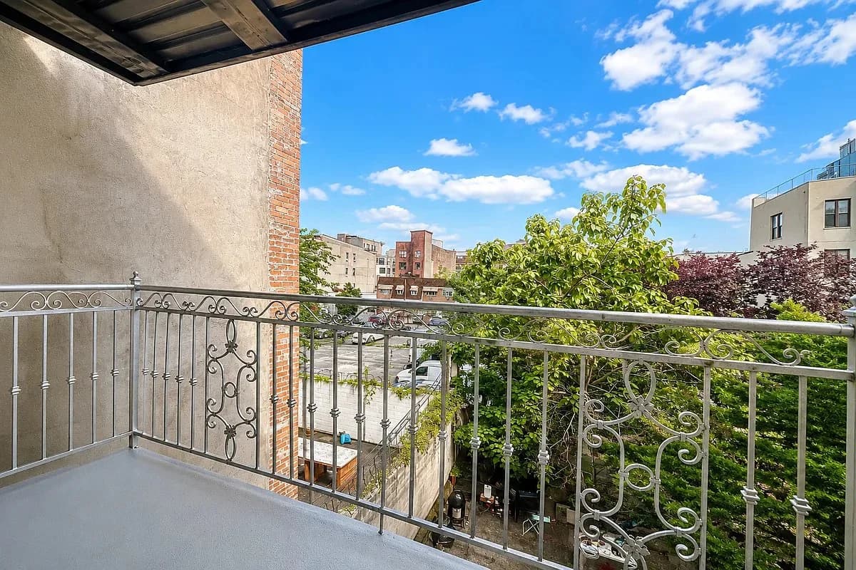 122 Boerum Street, photo 2