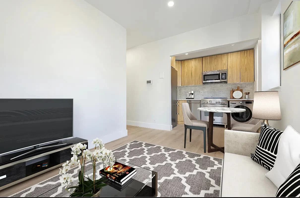 1 bed apartment at 138 East 38th Street, Unit 8C, Murray Hill, photo 2 of 8