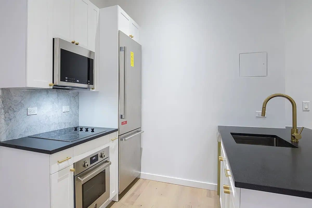3 bed apartment at 10 Rutgers Street, Unit 1C, Chinatown, photo 4 of 17